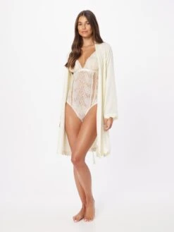 Underprotection Robes De Chambre Robe De Chambre Jane Femme Crème -Stil Femme Soldes Boutique 4e294fe21d47fe750b37e4d1895a6bdf