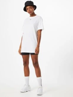 Nike Sportswear Robes En Jersey Robe Essential Femme Blanc -Stil Femme Soldes Boutique 85e8347665af8d8e0f6dfa91dbe50332