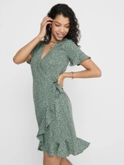 ONLY Robes Dété Robe D’été Olivia Femme Vert -Stil Femme Soldes Boutique a273d7a0cd95ef25abb2a04a109278be