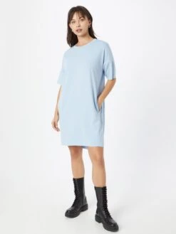 Minimum Robes Dété Robe D’été REGITZA Femme Bleu Clair -Stil Femme Soldes Boutique da7ea6216511498d5b7ca14f8c83fc86