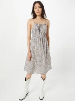 Vero Moda Robes Dété Robe D’été JOA Femme Bleu Clair -Stil Femme Soldes Boutique e8002c5af1a7810037fd7edd0f9b8f24